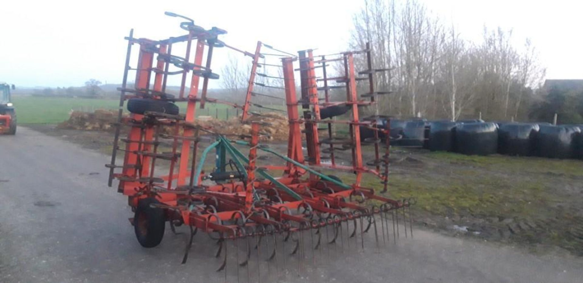 Kverneland 6m Hydraulic Fold Cultivator