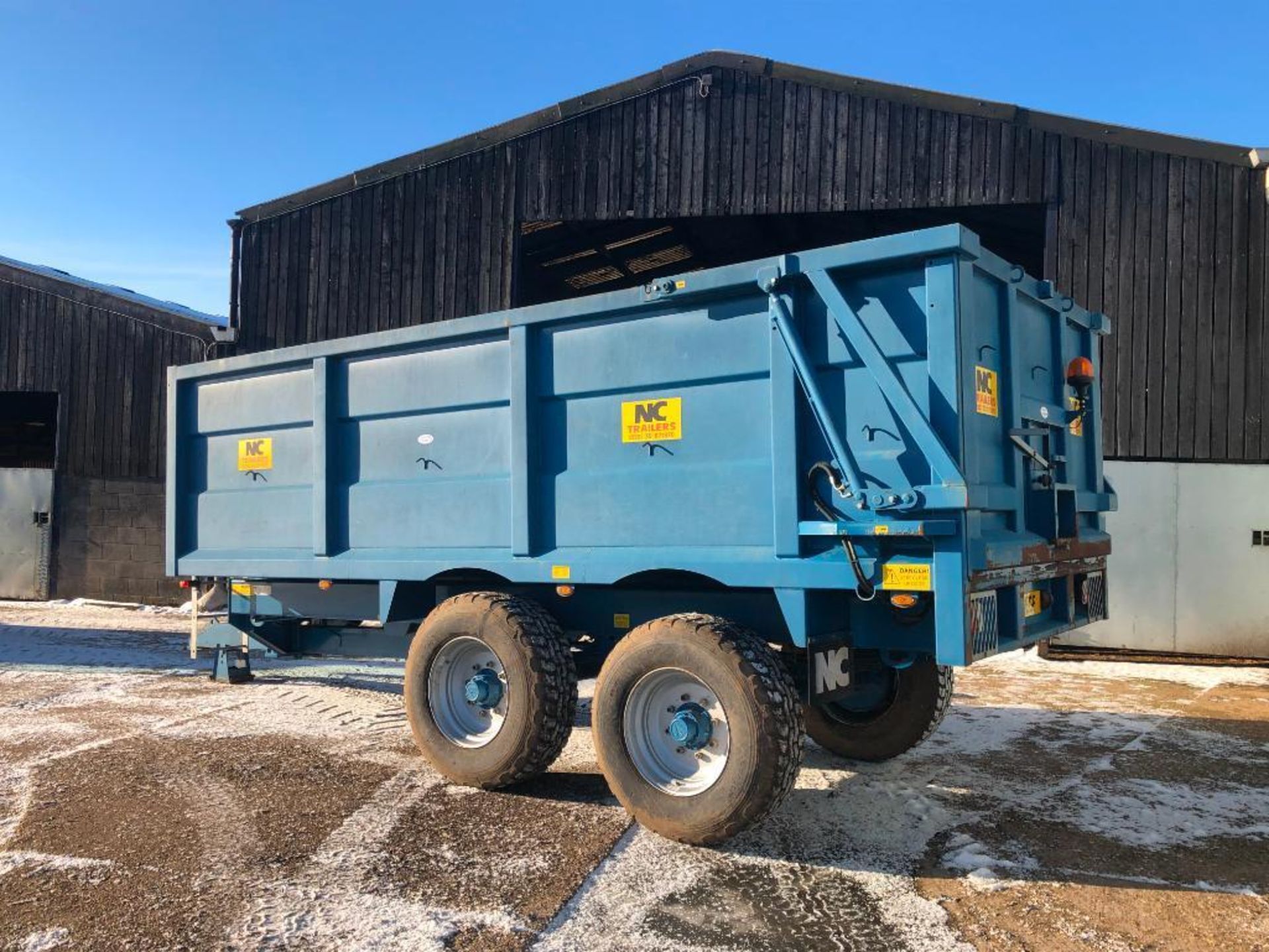 2011 NC 1845 - 12t twin axle grain trailer, sprung drawbar, hydraulic tailgate on 385/65R22.5 wheels - Image 5 of 13