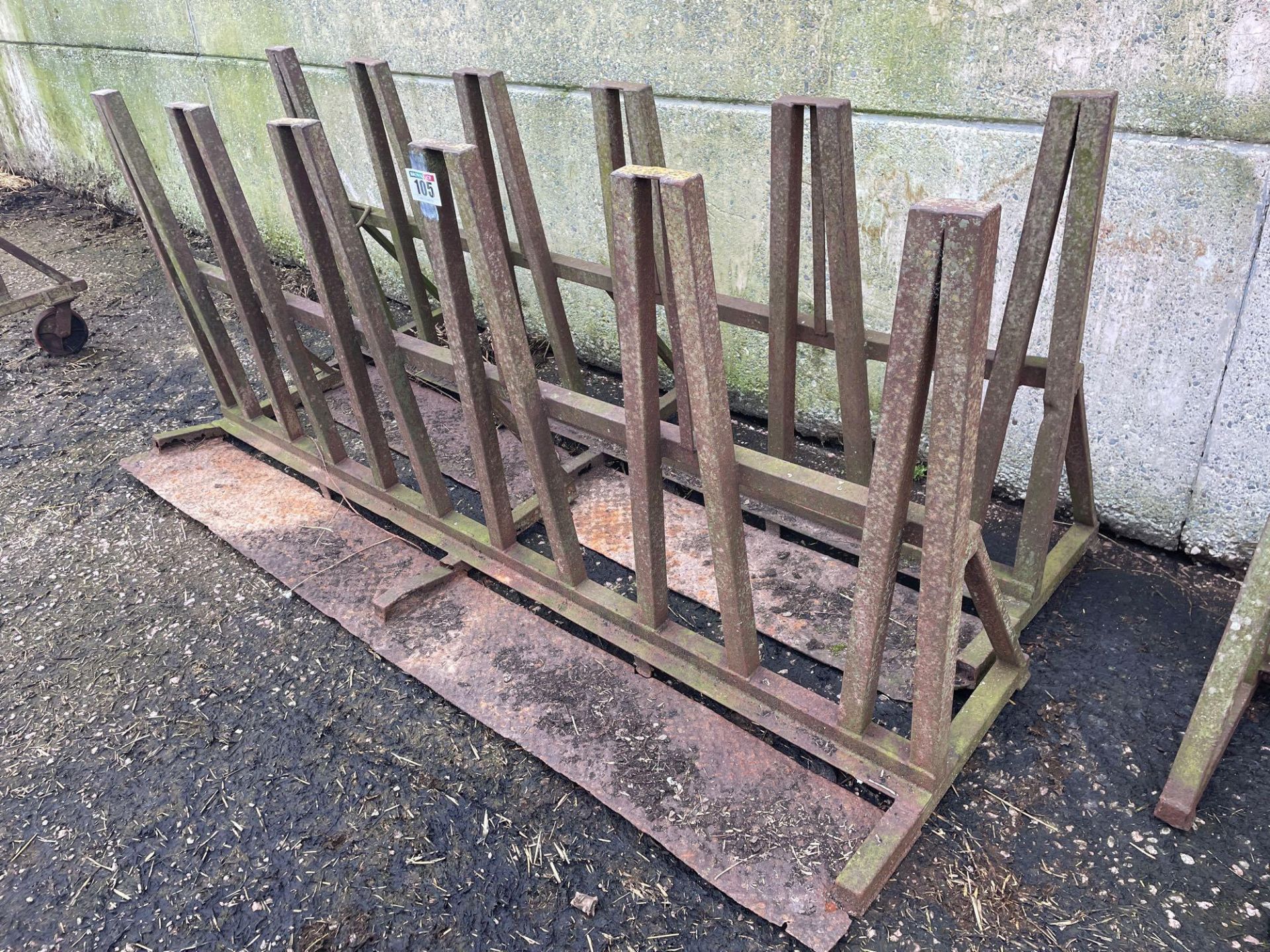 Quantity 2.66m tombstone feed barriers - Image 3 of 4