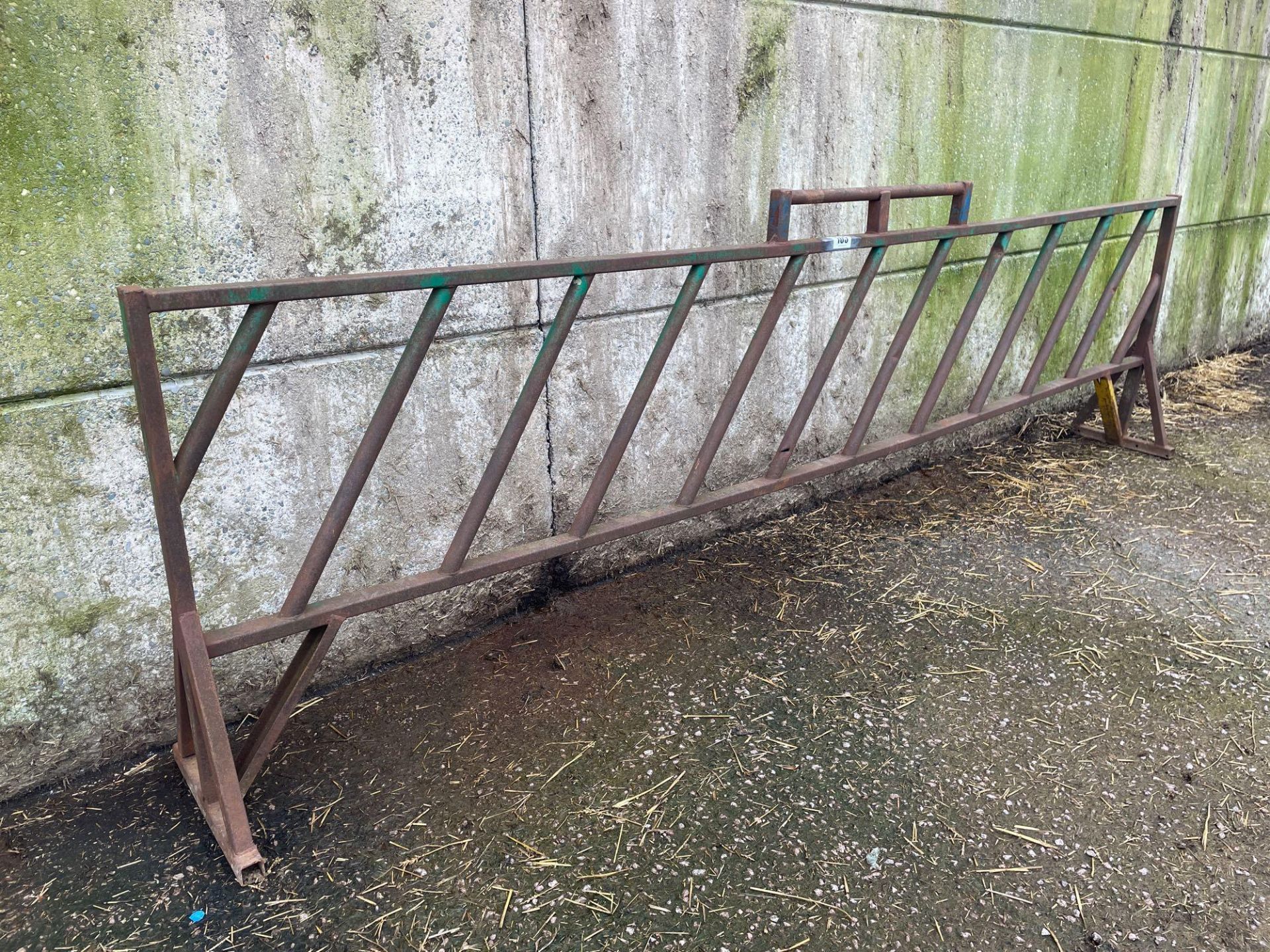 15ft metal feed barrier, free standing - Image 2 of 2