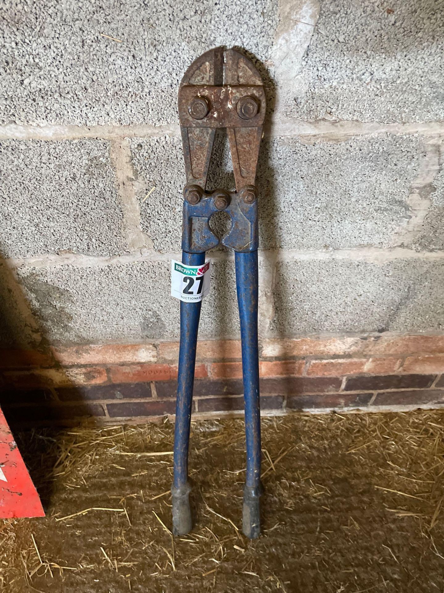 Pair bolt croppers
