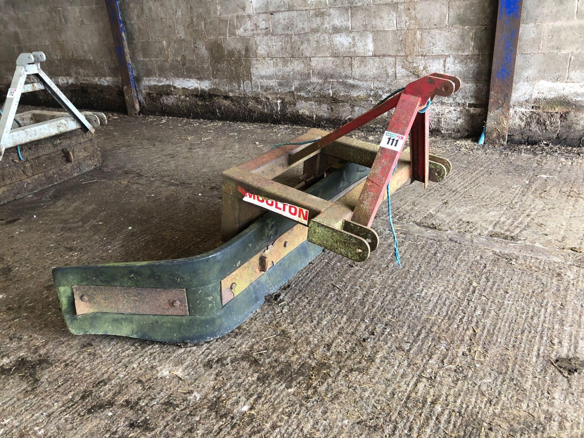 Moulton yard scraper, linkage mounted