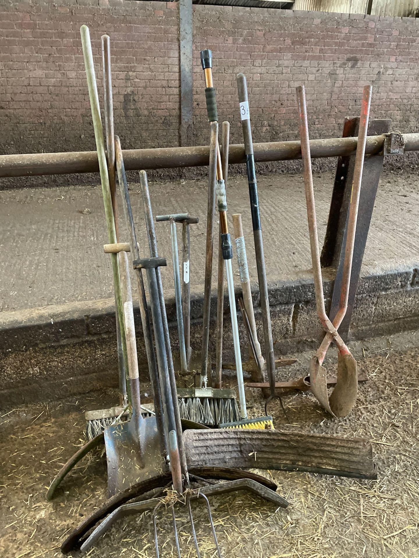 Quantity of hand tools