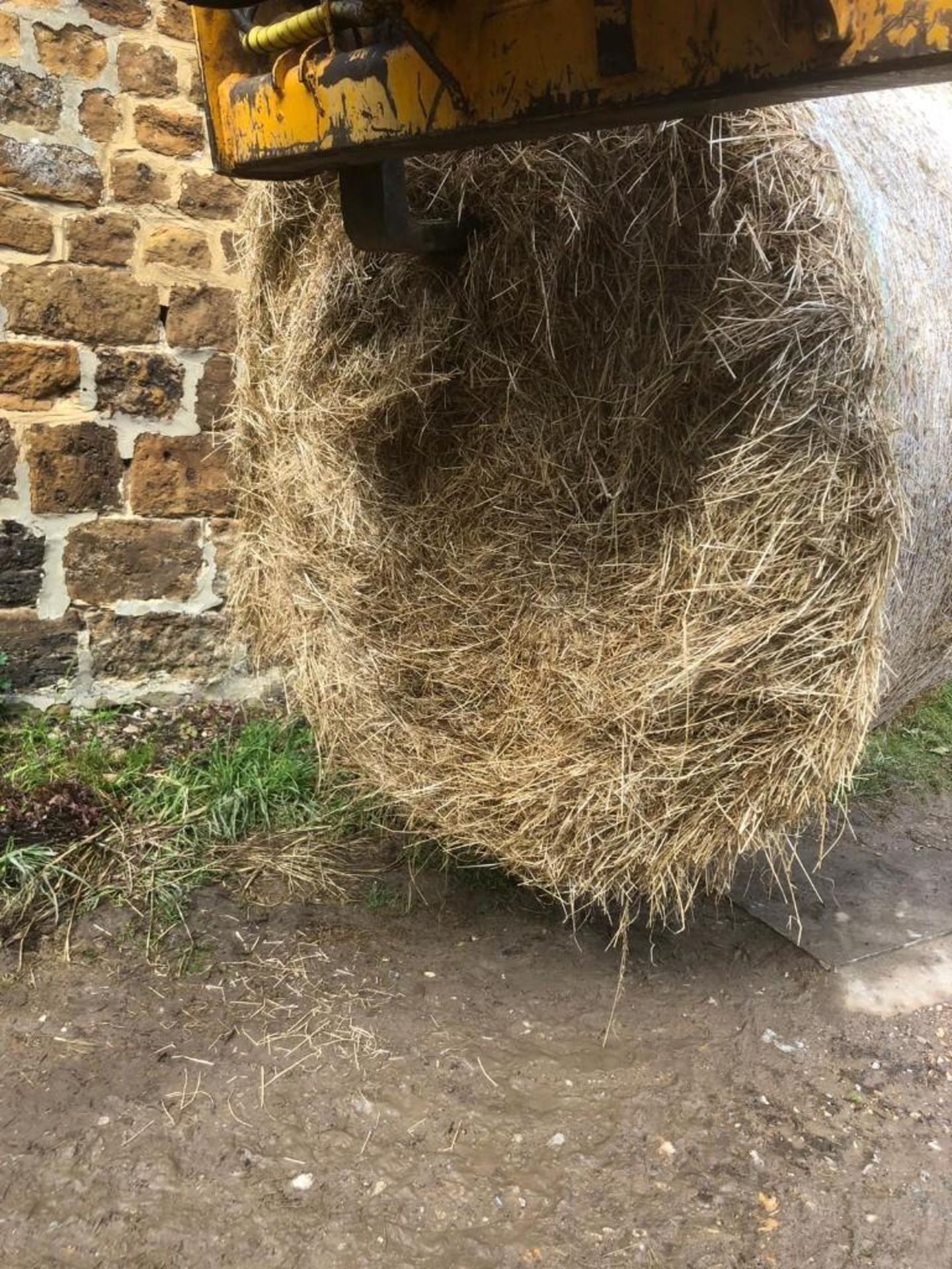 35 x Round Hay Bales - Image 2 of 3