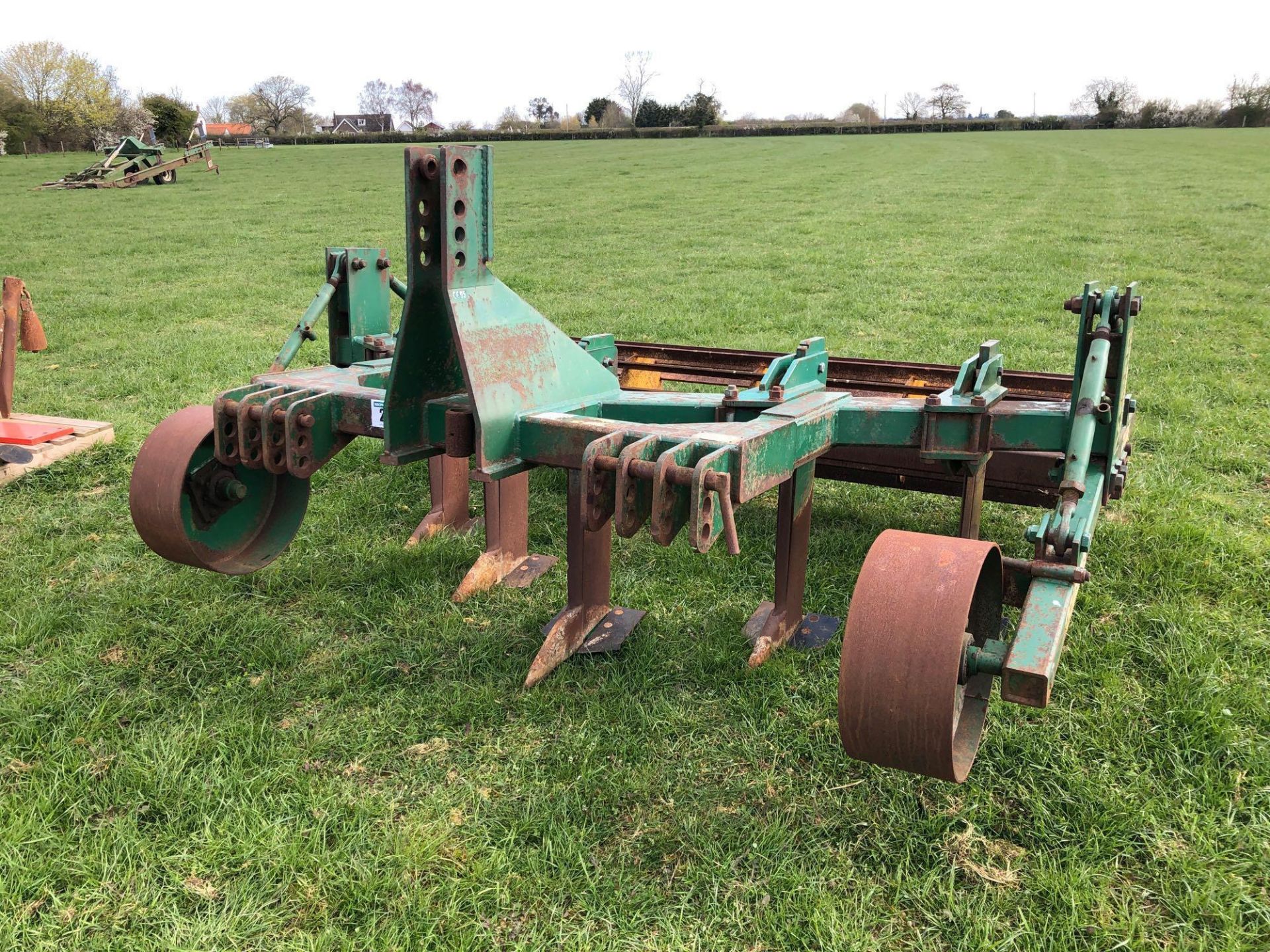 1993 Cousins V-form 5 leg subsoiler with rear crumbler and depth wheels. Serial No: VF22M3CB18 - Image 11 of 14