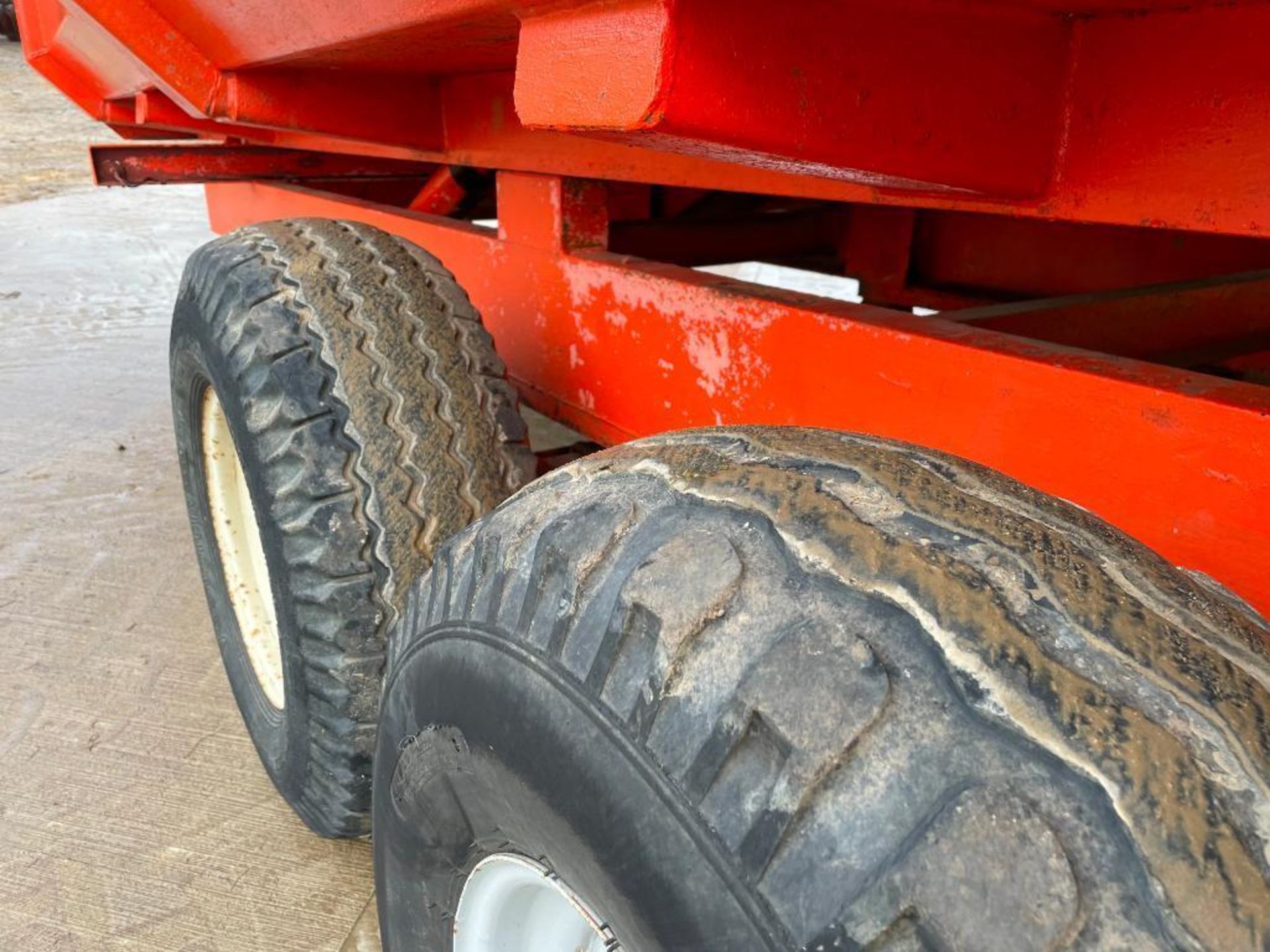 1984 Griffiths GT80 10t twin axle hydraulic tipping grain trailer with manual tailgate and grain chu - Image 12 of 15