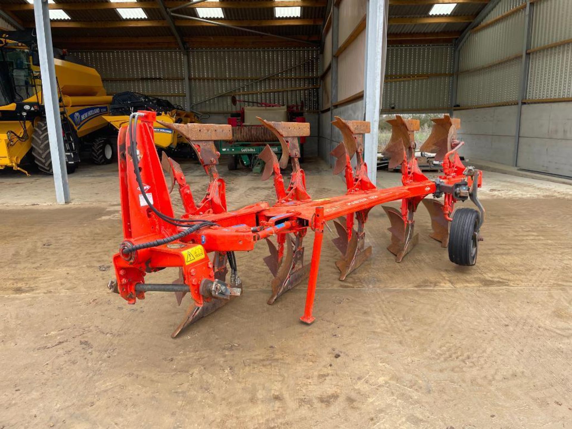 2007 Kuhn Multimaster 122 5f (4+1) reversible plough with hydraulic vari-width. Serial No: J5151. ​​ - Image 2 of 14