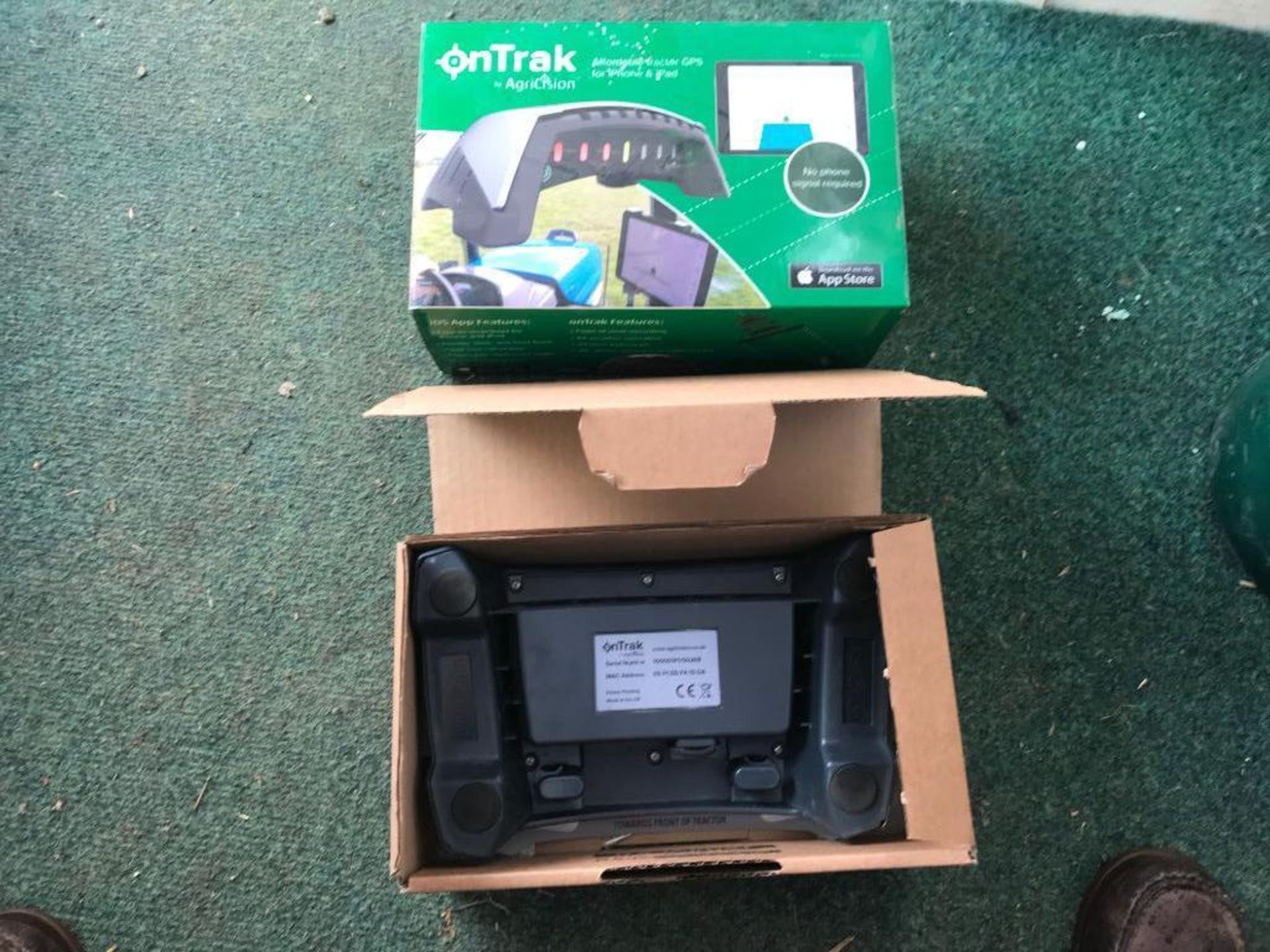 OnTrak GPS system for use with iPhone or iPad