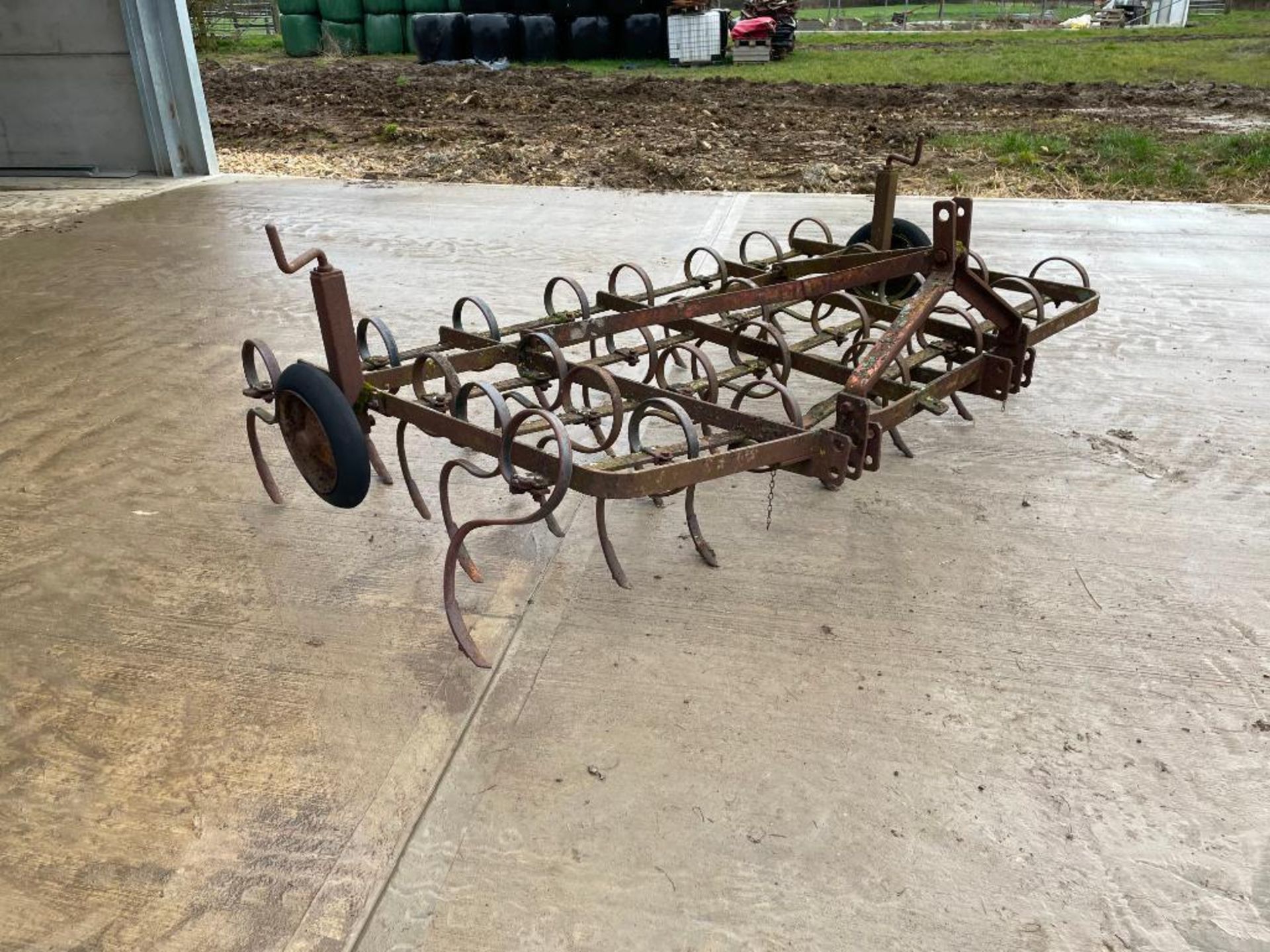 Springtine cultivator 8ft 6inch linkage mounted - Image 3 of 9