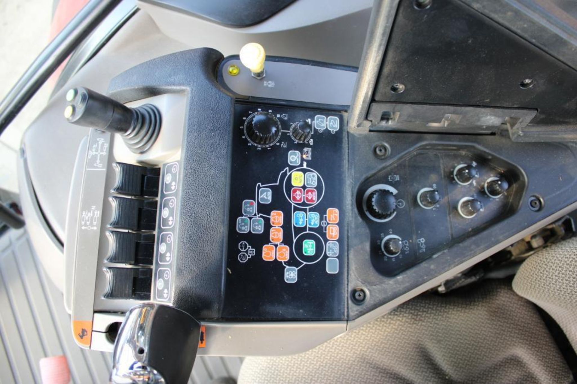 2013 Case Maxxum 140 50kph 4wd Powershift tractor with multicontroller joystick, front linkage, cab - Image 36 of 40