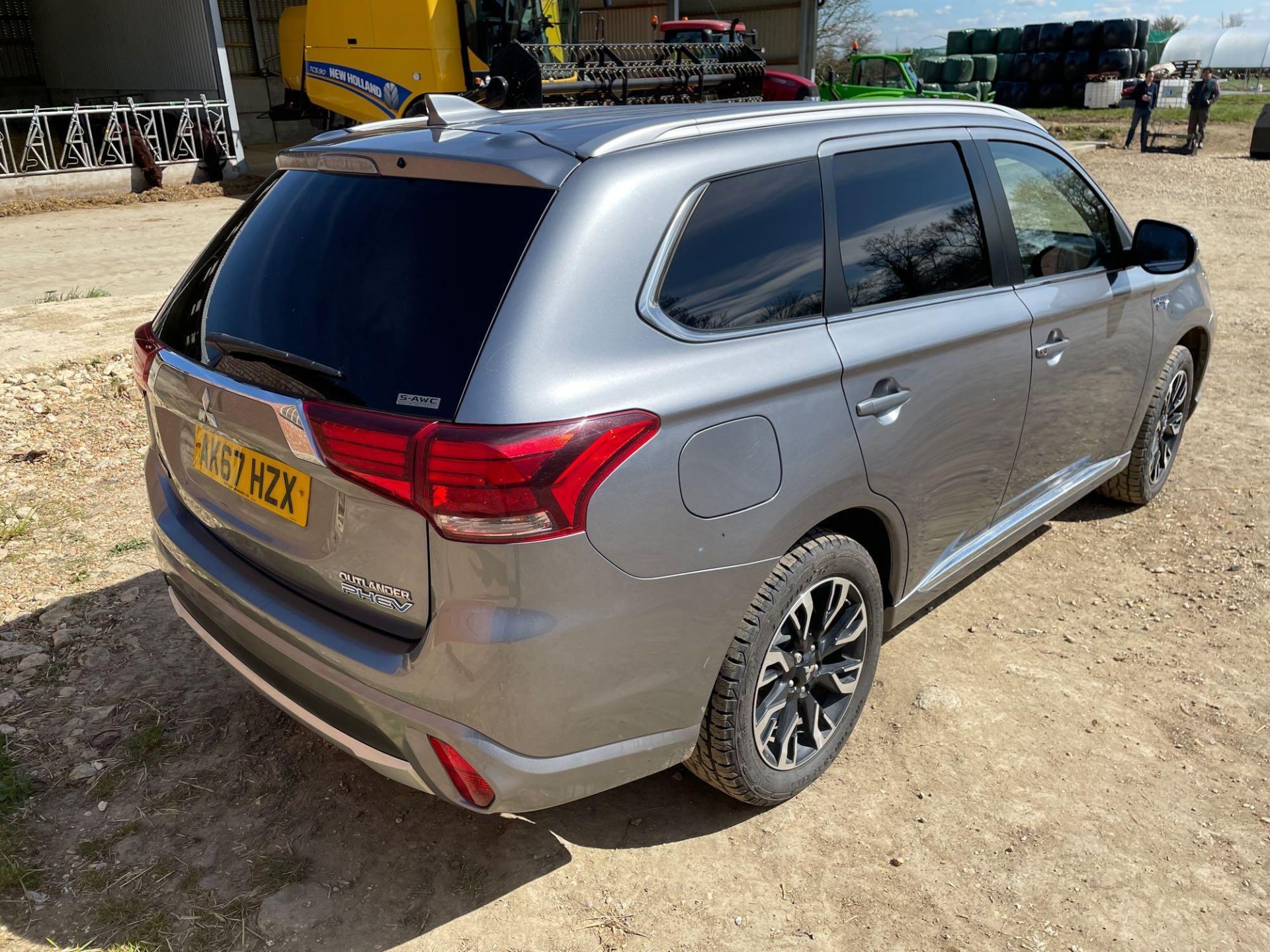 2017 Mitsubishi Outlander PHEV Super all wheel control AWD Automatic commercial SUV with alloy wheel - Image 9 of 25