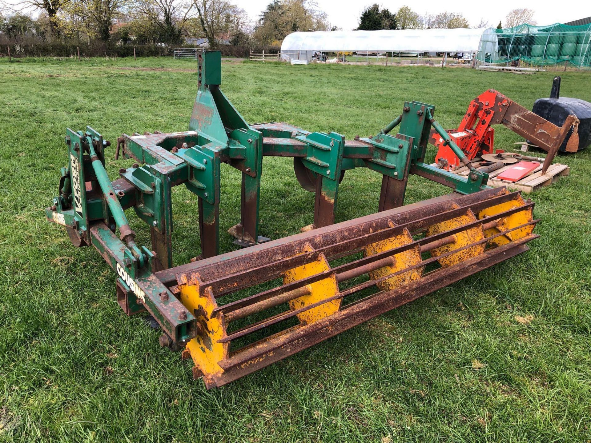 1993 Cousins V-form 5 leg subsoiler with rear crumbler and depth wheels. Serial No: VF22M3CB18 - Image 14 of 14