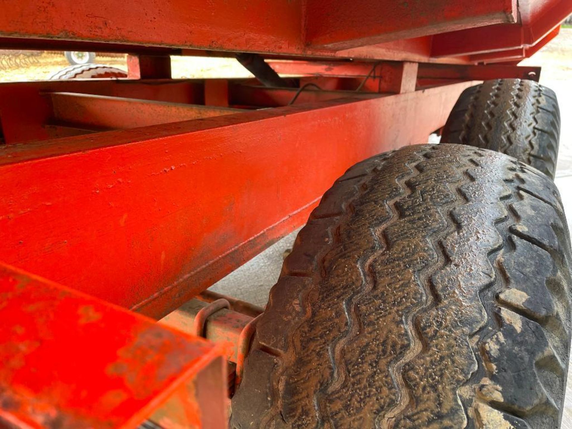 1984 Griffiths GT80 10t twin axle hydraulic tipping grain trailer with manual tailgate and grain chu - Image 8 of 15