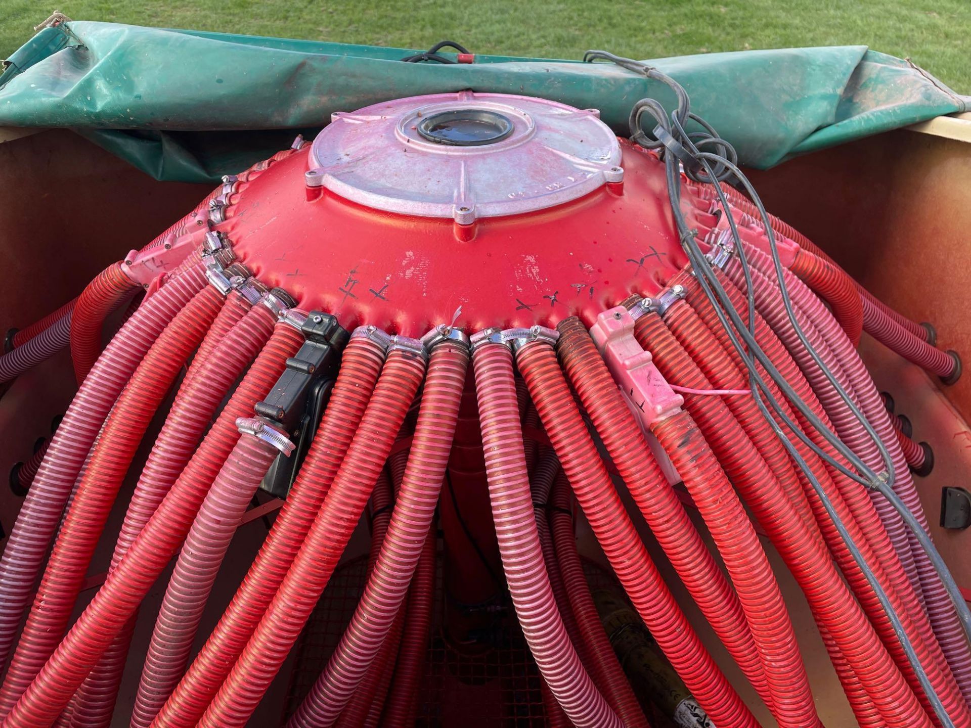 2006 Weaving 1SE6Mts 6m hydraulic folding tine drill with heavy duty springs reworked by Weaving in - Image 6 of 7