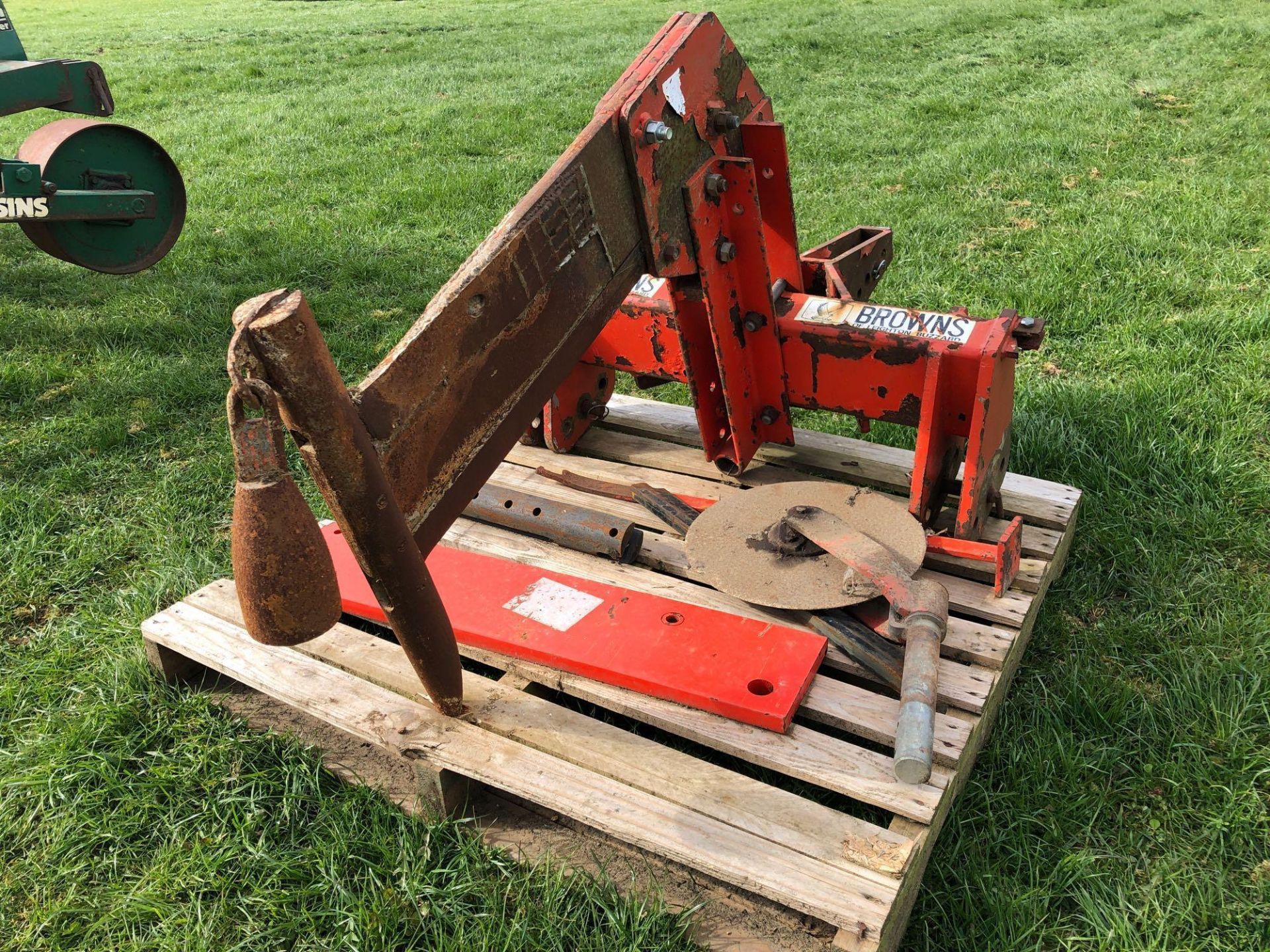 Browns linkage mounted single leg mole drainer. N.B. Instruction manual in office - Image 4 of 6