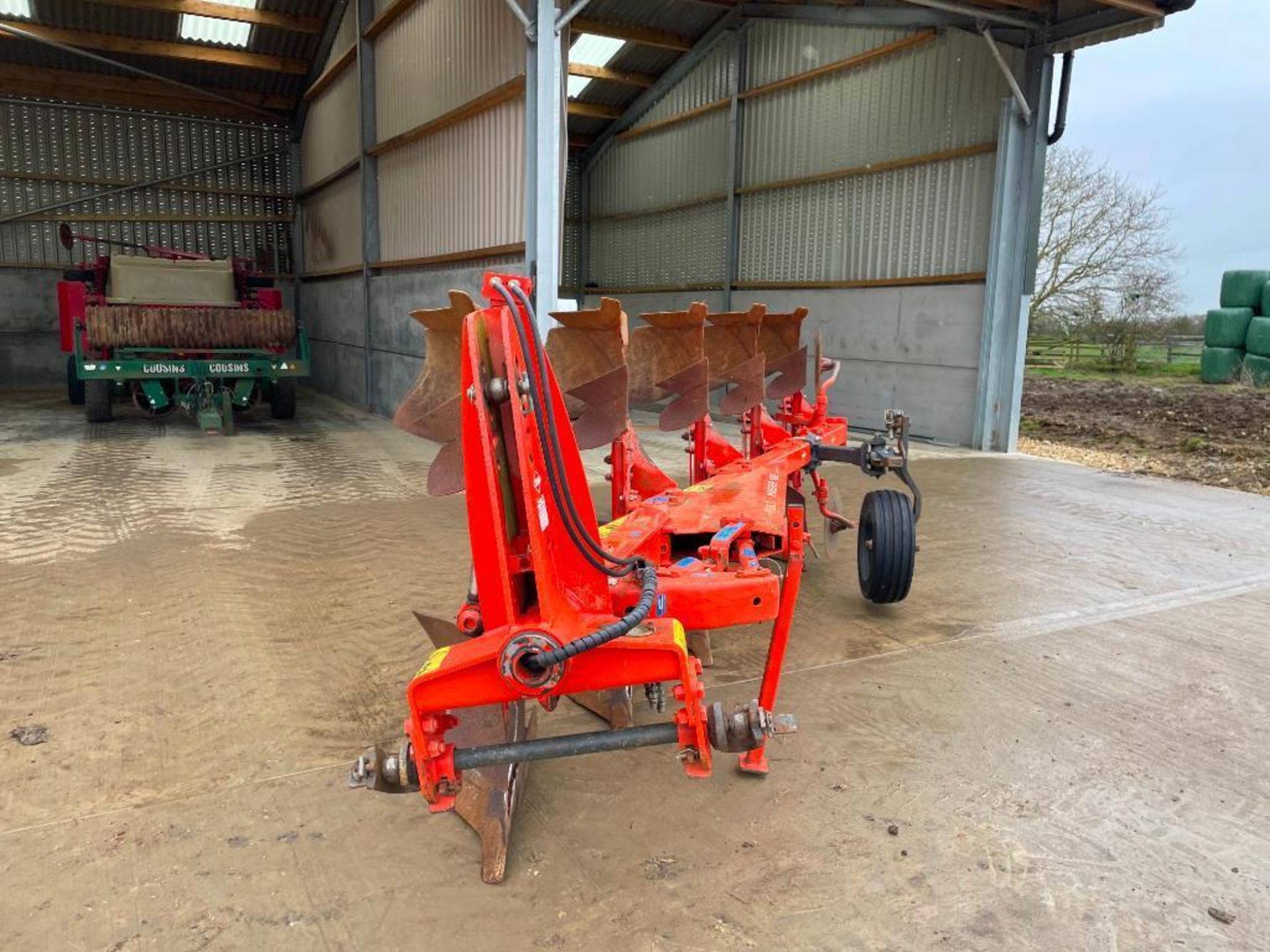 2007 Kuhn Multimaster 122 5f (4+1) reversible plough with hydraulic vari-width. Serial No: J5151. ​​ - Image 3 of 14