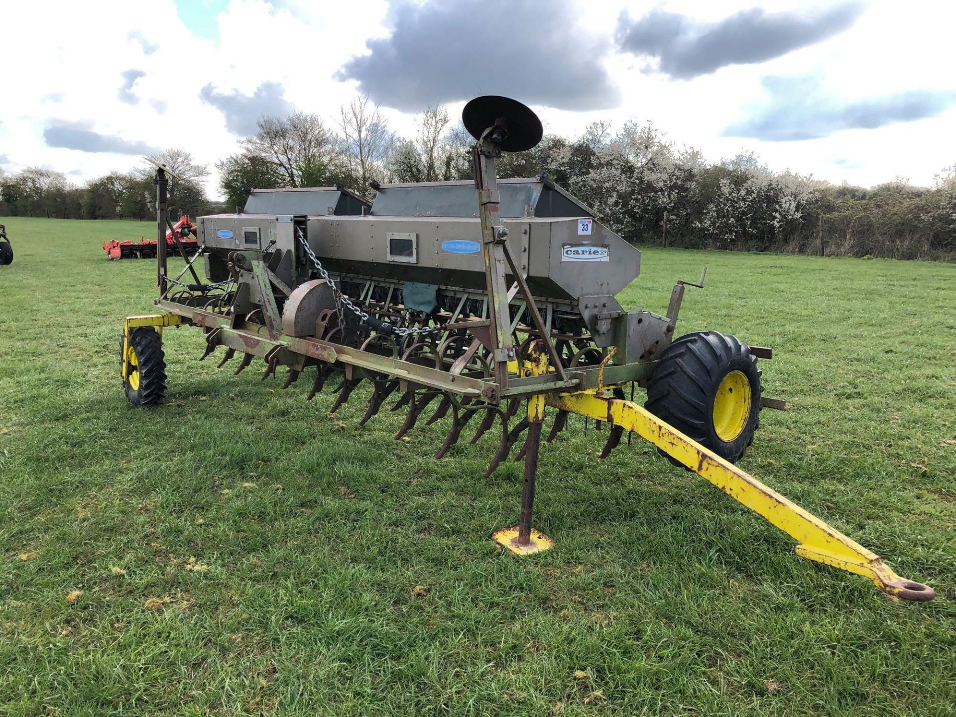 Carrier 4m linkage mounted tine drill with end tow kit. ​​​​​​​N.B. Instruction manual in office - Image 9 of 11