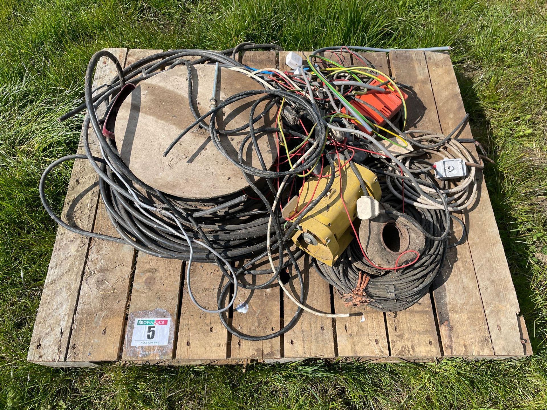 Quantity electrical cabling and spares - Image 2 of 2