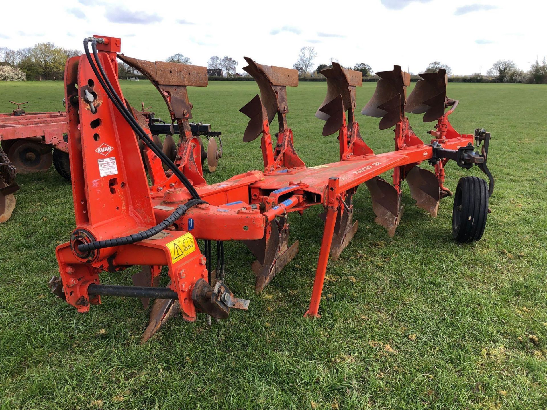 2007 Kuhn Multimaster 122 5f (4+1) reversible plough with hydraulic vari-width. Serial No: J5151. ​​ - Image 14 of 14