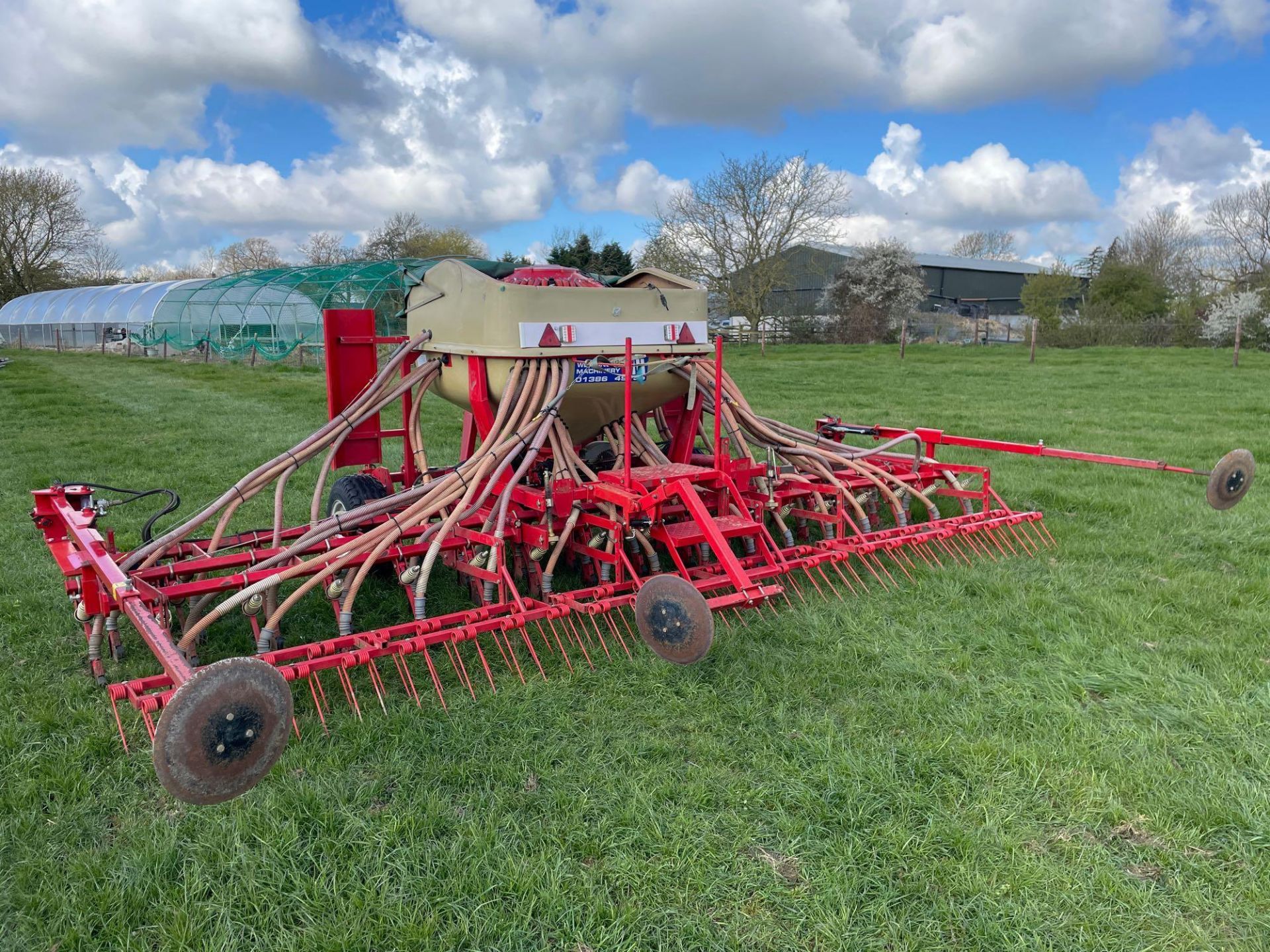 2006 Weaving 1SE6Mts 6m hydraulic folding tine drill with heavy duty springs reworked by Weaving in - Image 4 of 7