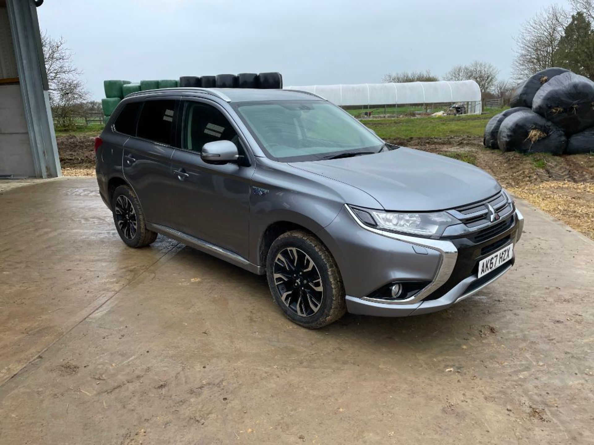 2017 Mitsubishi Outlander PHEV Super all wheel control AWD Automatic commercial SUV with alloy wheel - Image 4 of 25