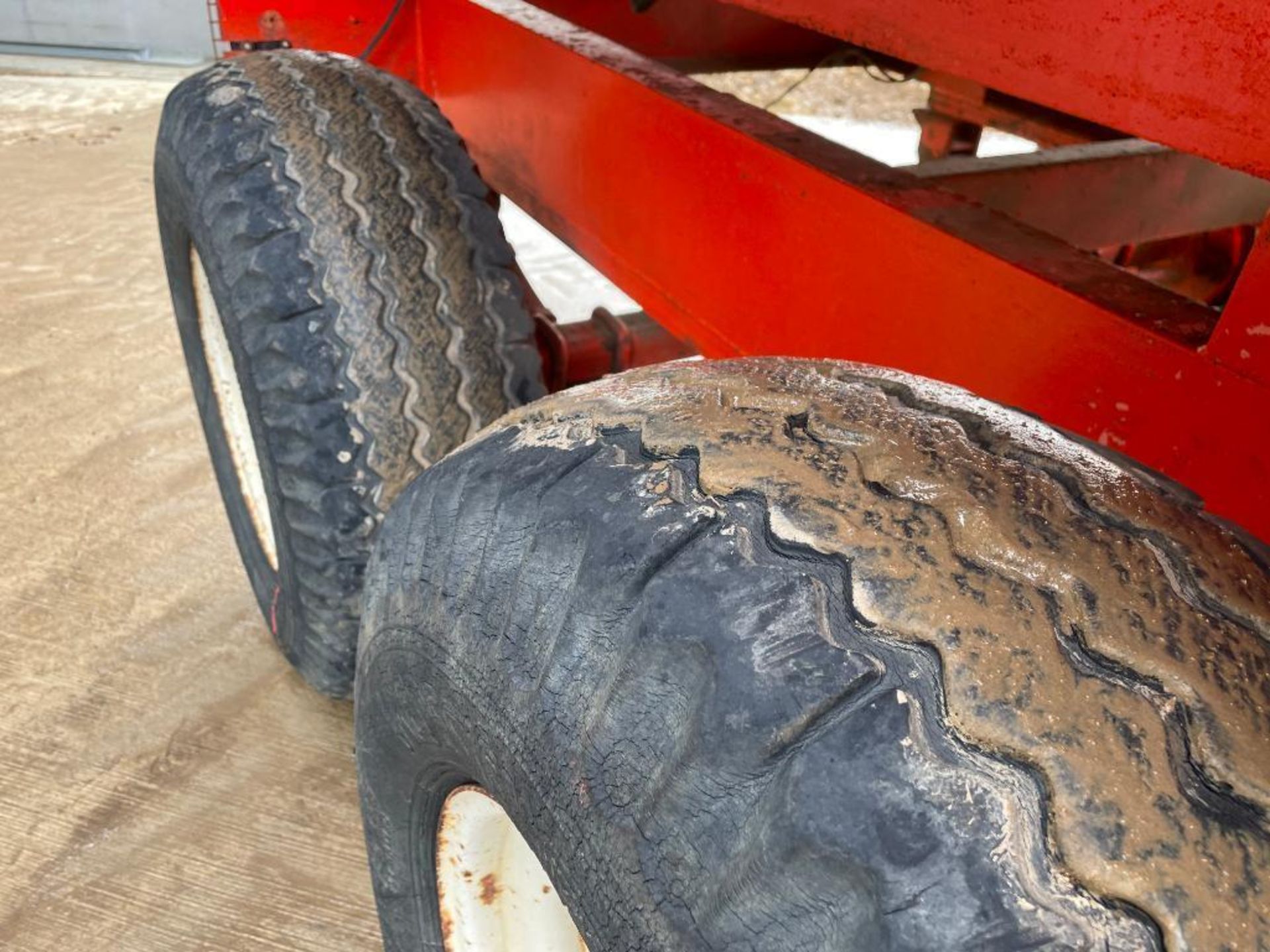 1984 Griffiths GT80 10t twin axle hydraulic tipping grain trailer with manual tailgate and grain chu - Image 7 of 15