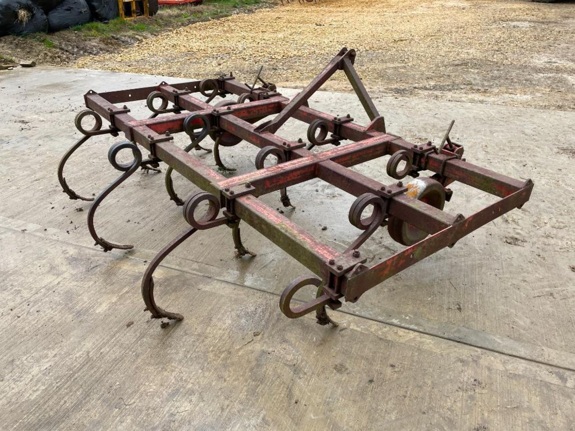 Massey Ferguson 9ft 6inch pig tail cultivator with depth wheels - Image 5 of 7