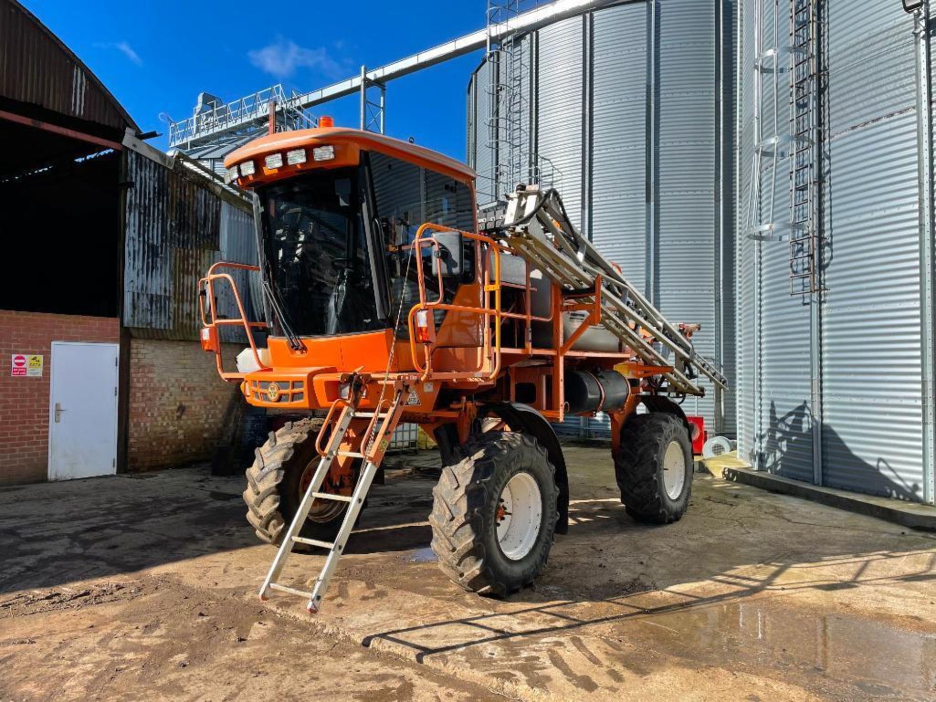 2007 Agribuggy Jacto Uniport 2500 Plus 24m self-propelled sprayer on 420/85R24 wheels and tyres with - Image 5 of 24