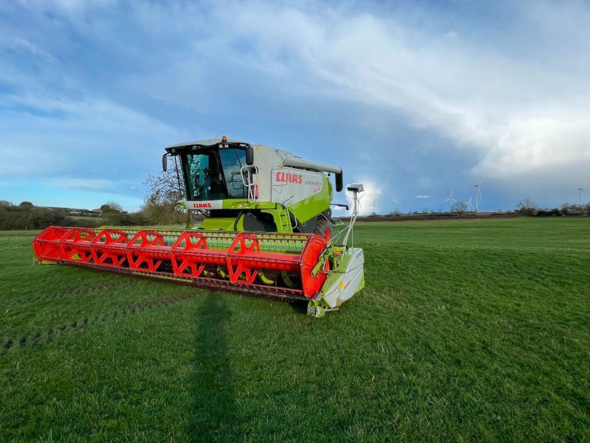 2007 Claas Lexion 570+TT Terra Trac combine harvester with straw chopper and Claas V900 header with - Image 17 of 31