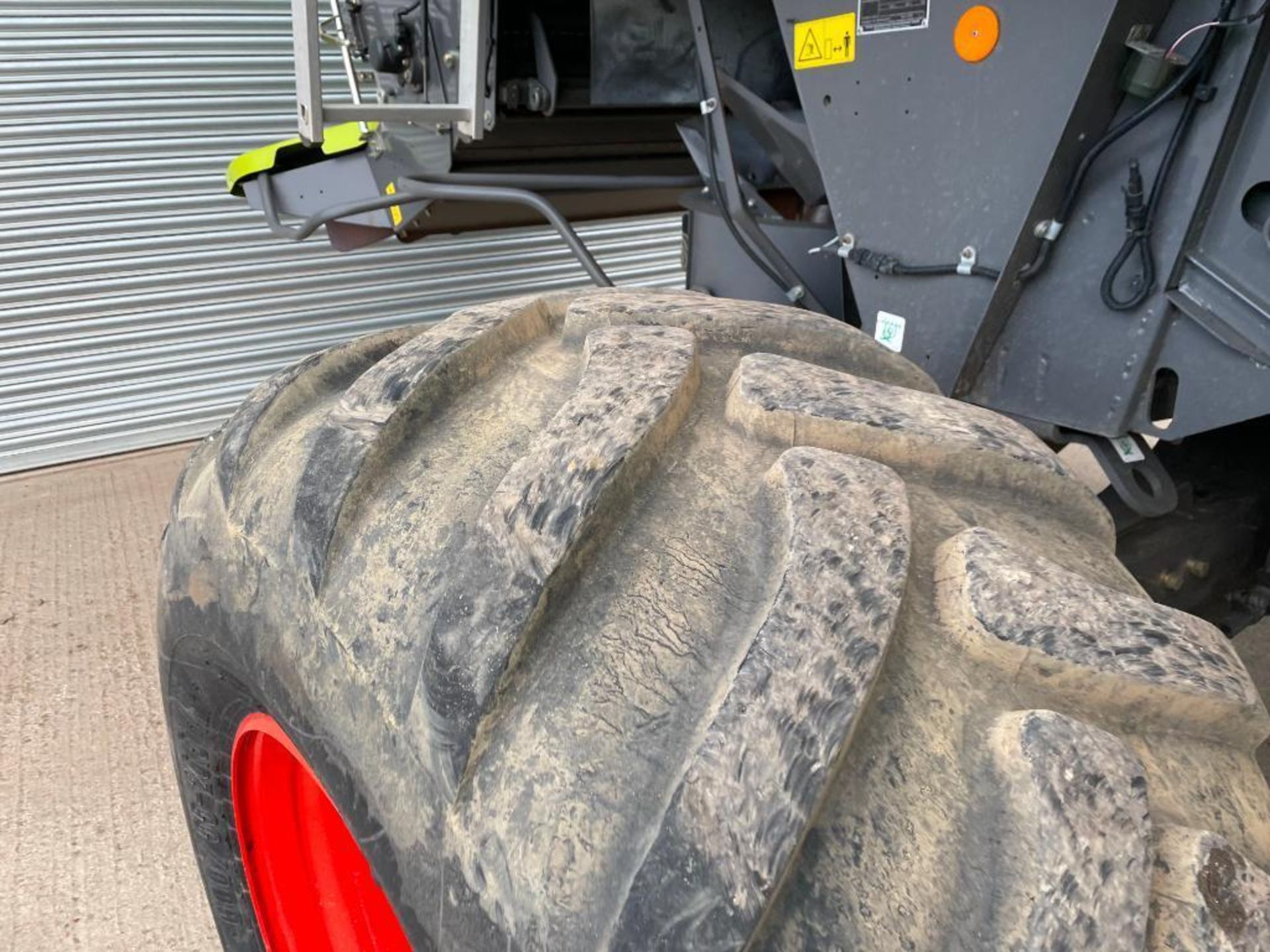 2015 Claas Lexion 650 combine harvester, telematics ready with straw chopper and rear tow hitch and - Image 11 of 22