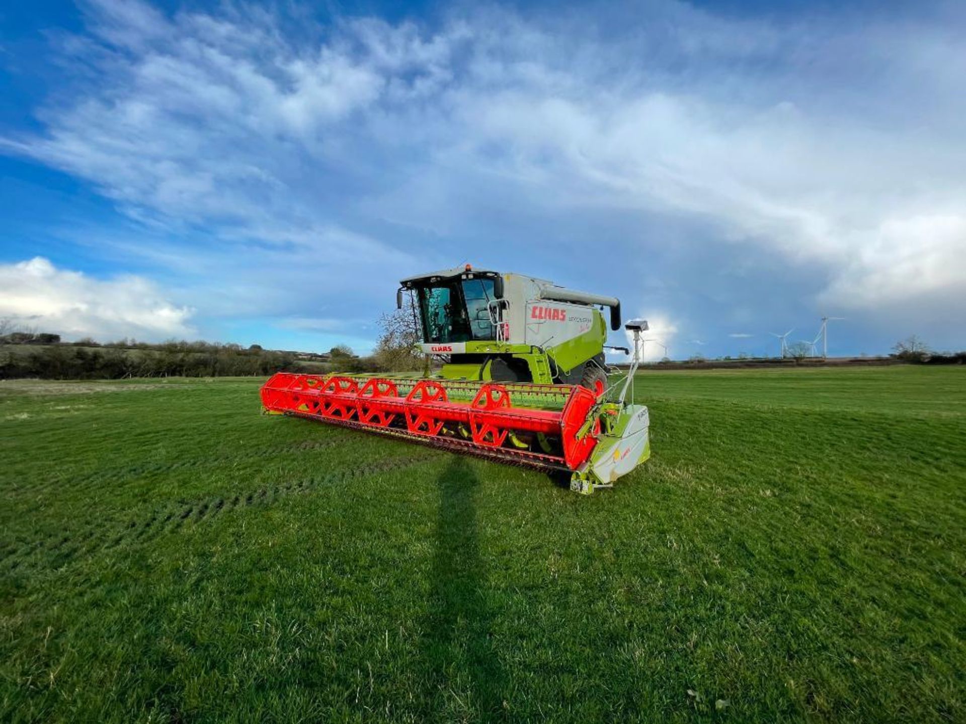 2007 Claas Lexion 570+TT Terra Trac combine harvester with straw chopper and Claas V900 header with - Image 16 of 31