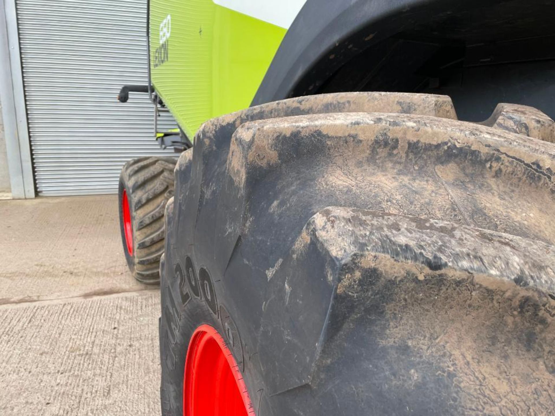 2015 Claas Lexion 650 combine harvester, telematics ready with straw chopper and rear tow hitch and - Image 10 of 22