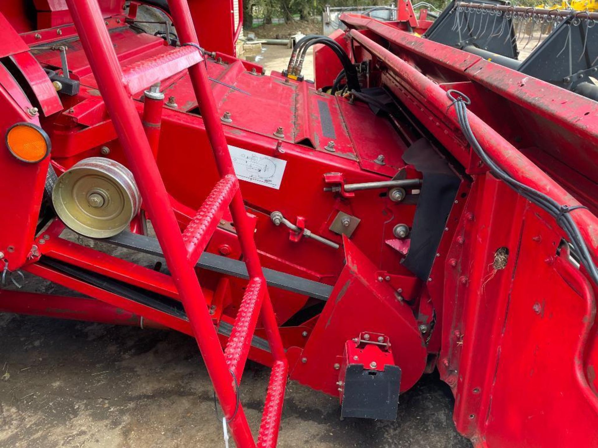 2006 Case Axial Flow 2388 Xclusive combine harvester on 800/65R32 front wheels and tyres with straw - Image 7 of 28