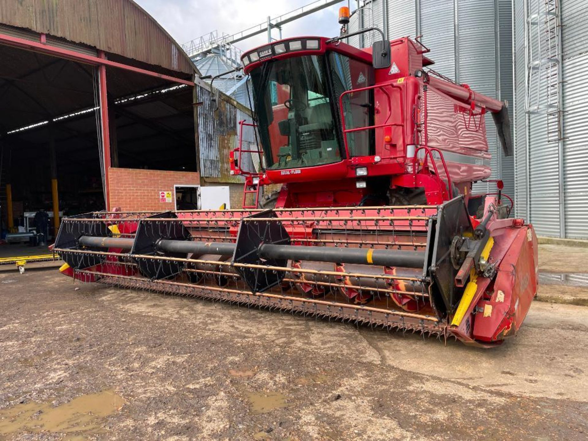 2006 Case Axial Flow 2388 Xclusive combine harvester on 800/65R32 front wheels and tyres with straw - Image 20 of 28