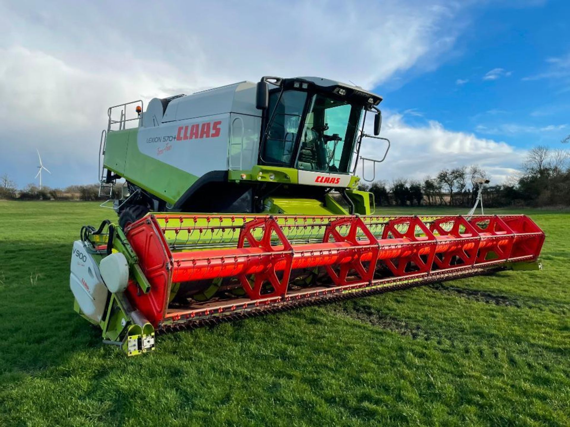 2007 Claas Lexion 570+TT Terra Trac combine harvester with straw chopper and Claas V900 header with - Image 2 of 31