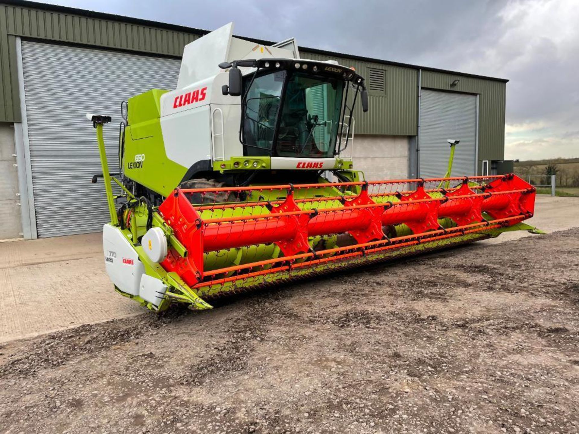 2015 Claas Lexion 650 combine harvester, telematics ready with straw chopper and rear tow hitch and - Image 4 of 22