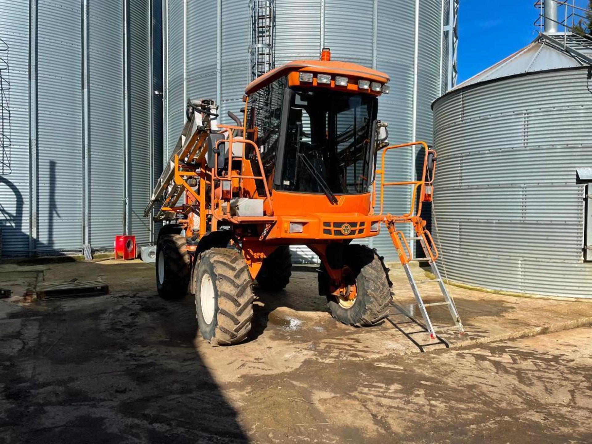 2007 Agribuggy Jacto Uniport 2500 Plus 24m self-propelled sprayer on 420/85R24 wheels and tyres with - Image 4 of 24