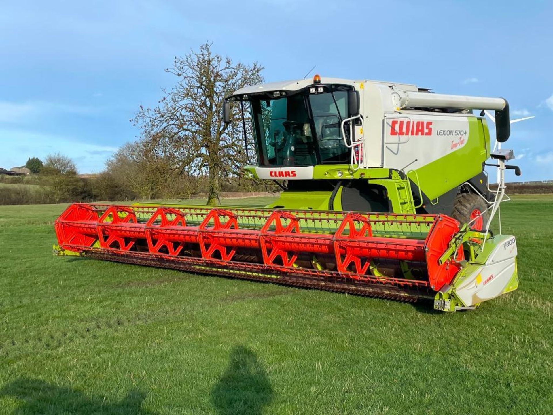 2007 Claas Lexion 570+TT Terra Trac combine harvester with straw chopper and Claas V900 header with - Image 25 of 31