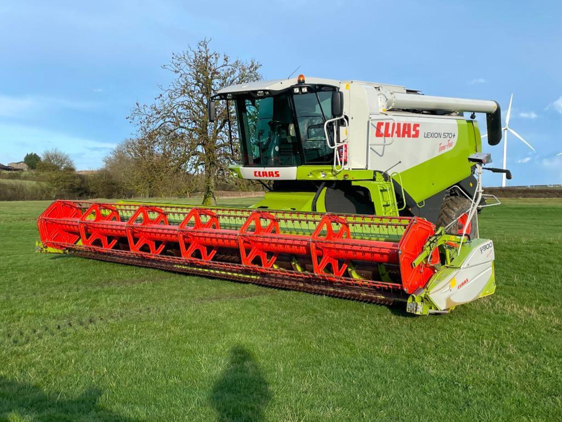 2007 Claas Lexion 570+TT Terra Trac combine harvester with straw chopper and Claas V900 header with - Image 24 of 31