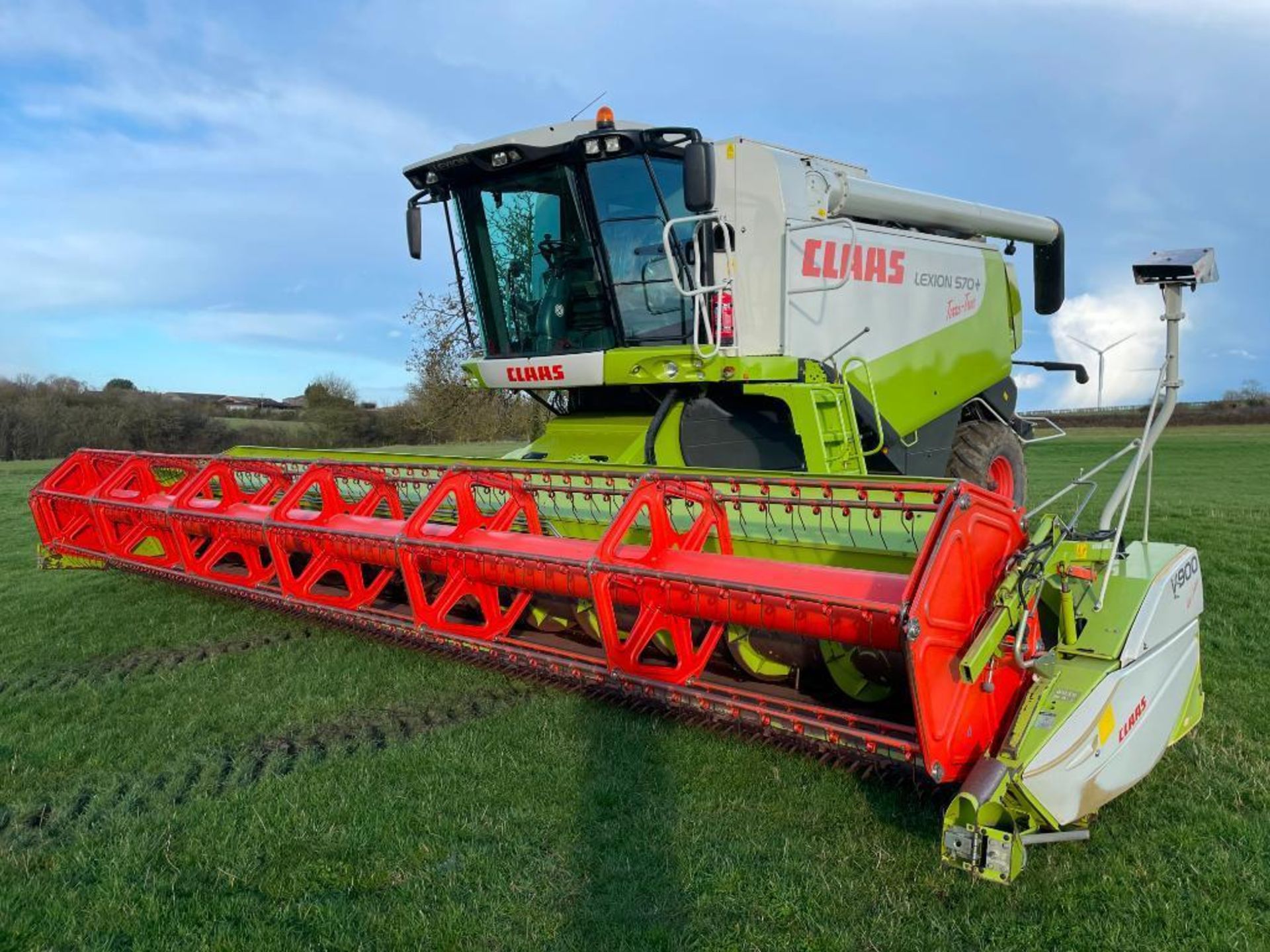 2007 Claas Lexion 570+TT Terra Trac combine harvester with straw chopper and Claas V900 header with - Image 18 of 31