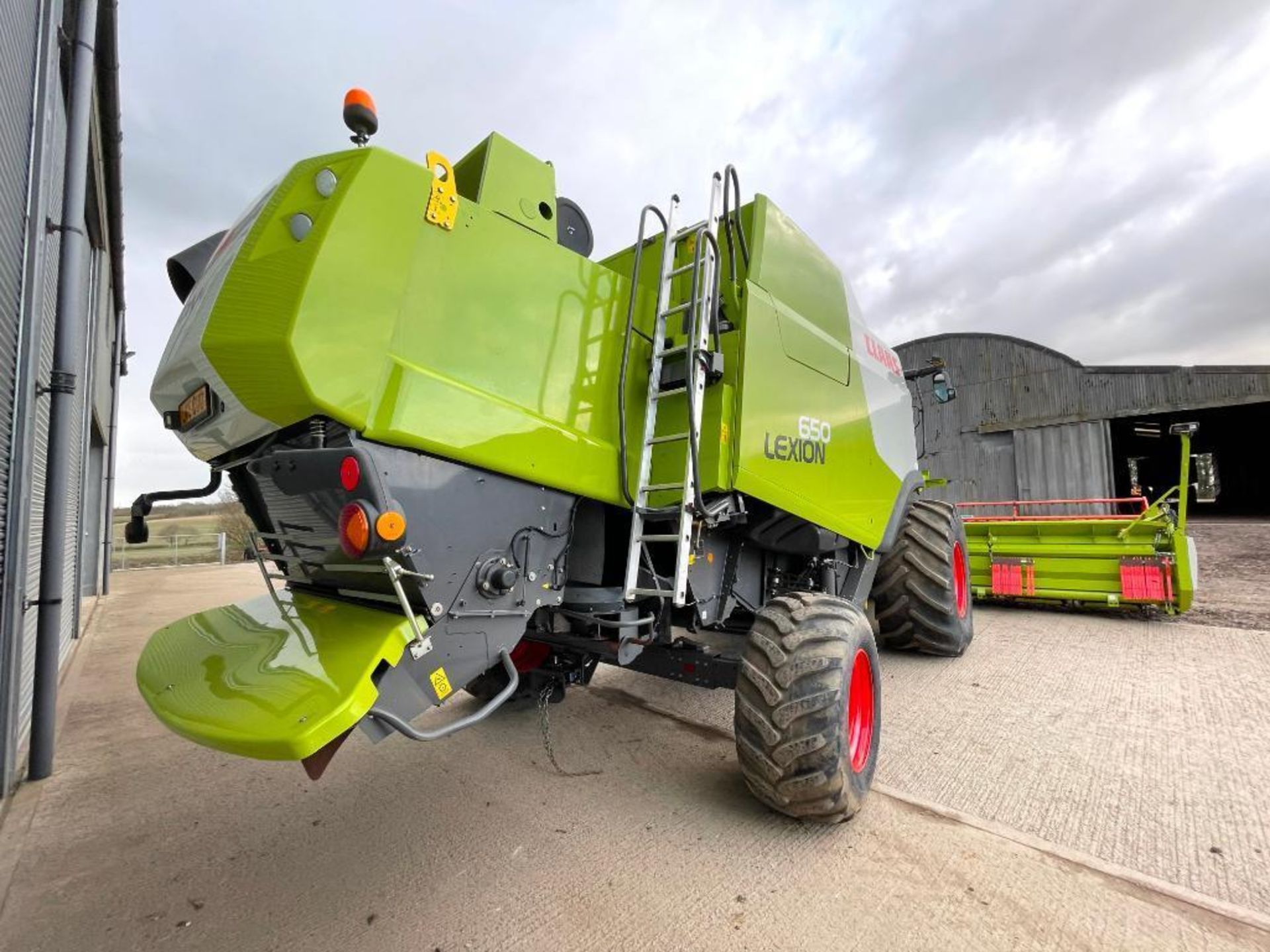 2015 Claas Lexion 650 combine harvester, telematics ready with straw chopper and rear tow hitch and - Image 13 of 22