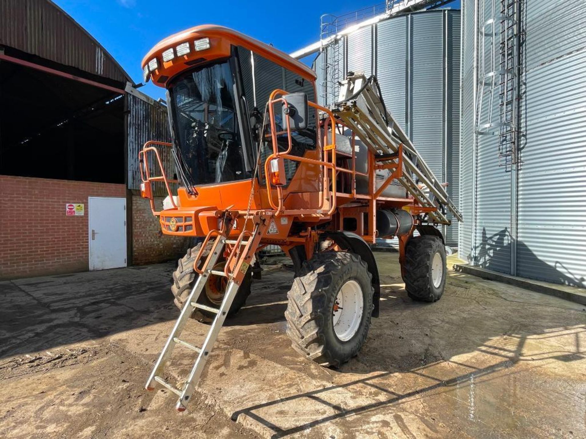 2007 Agribuggy Jacto Uniport 2500 Plus 24m self-propelled sprayer on 420/85R24 wheels and tyres with - Image 11 of 24