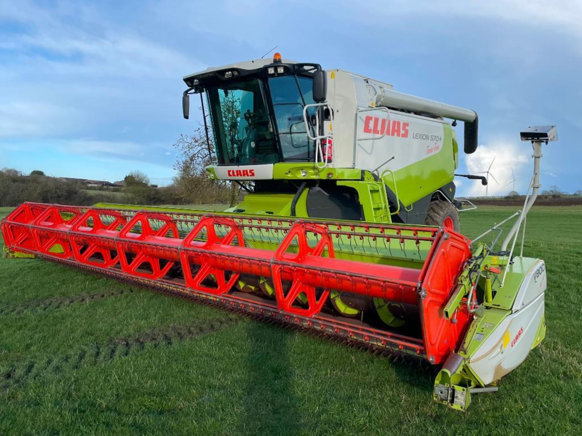 2007 Claas Lexion 570+TT Terra Trac combine harvester with straw chopper and Claas V900 header with - Image 19 of 31