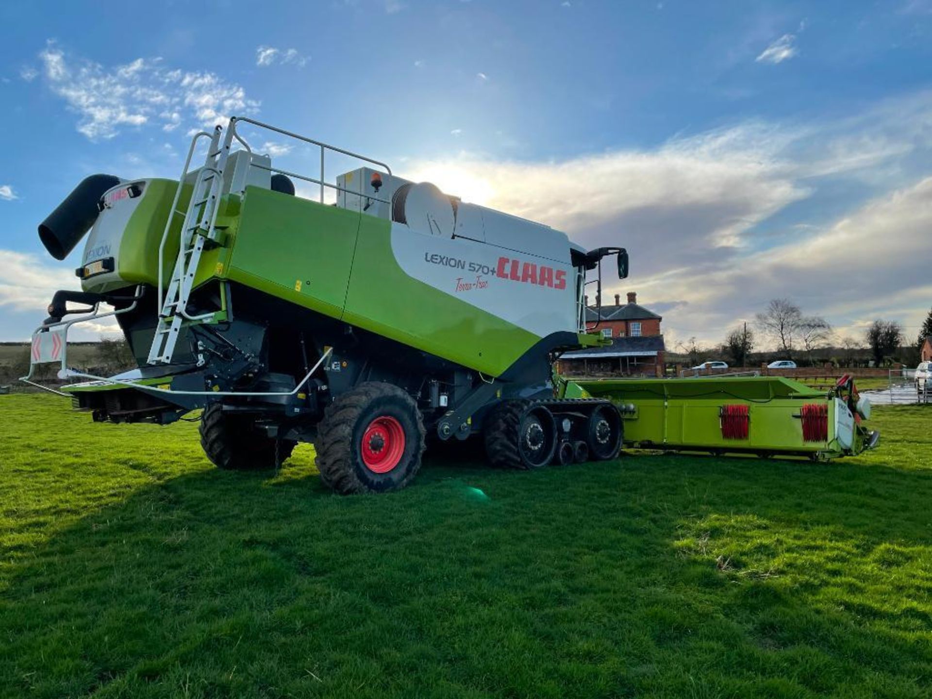 2007 Claas Lexion 570+TT Terra Trac combine harvester with straw chopper and Claas V900 header with - Image 5 of 31