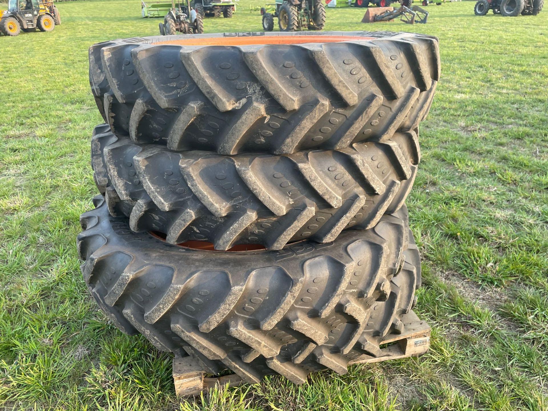 Set BKT 320/85R36 wheels and tyres to suit Agribuggy Jacto sprayer - Image 2 of 2