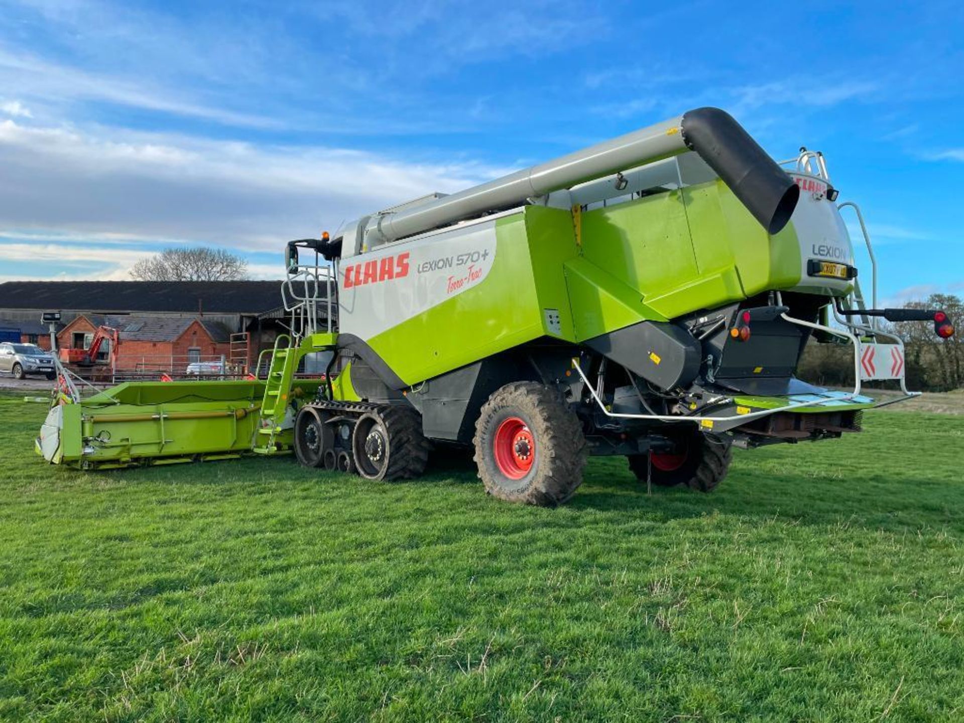 2007 Claas Lexion 570+TT Terra Trac combine harvester with straw chopper and Claas V900 header with - Image 8 of 31