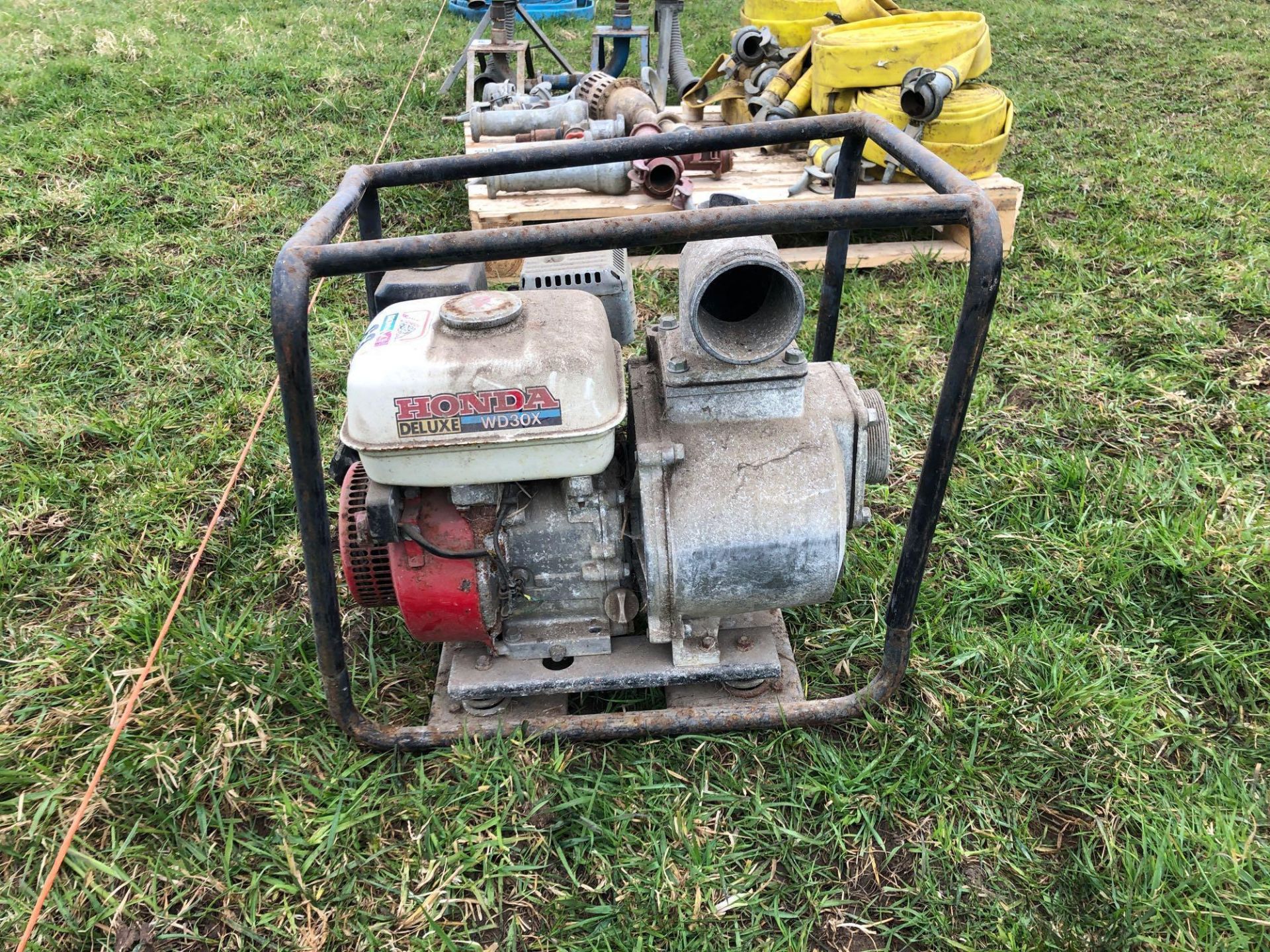 Petrol irrigation pump with 5hp Honda engine and 3" outlet - Image 2 of 4