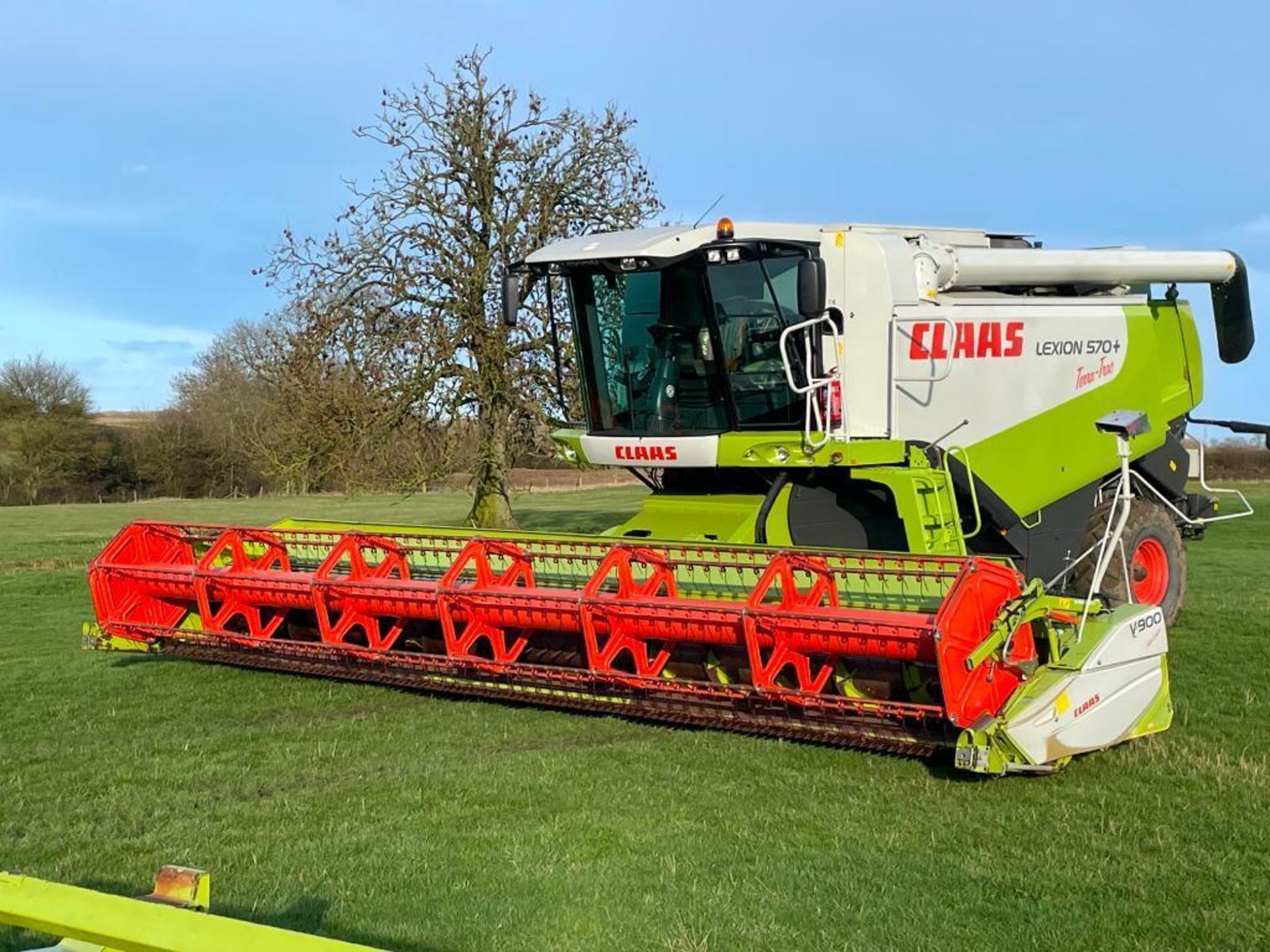 2007 Claas Lexion 570+TT Terra Trac combine harvester with straw chopper and Claas V900 header with - Image 22 of 31