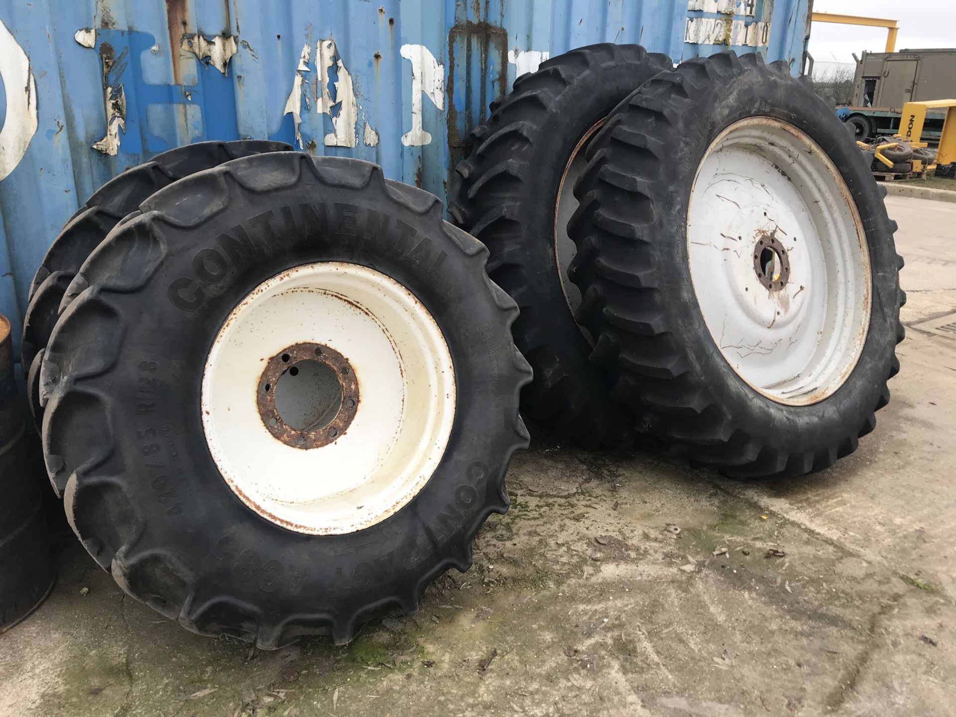 Set of row crop wheels - Image 2 of 4