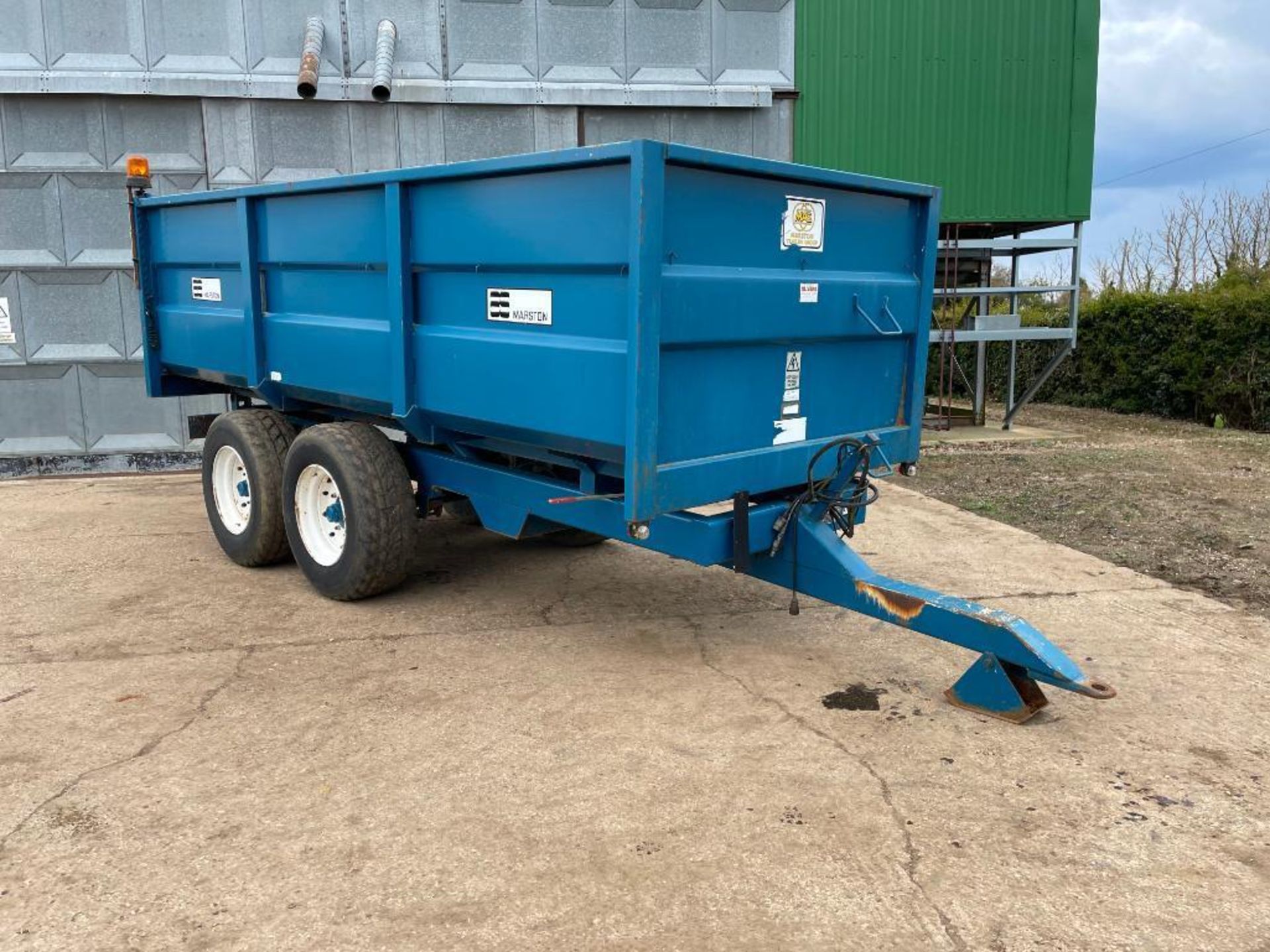 2000 AS Marston 10t twin axle grain trailer, manual tailgate and grain chute on 385/65R22.5 wheels a - Image 4 of 17